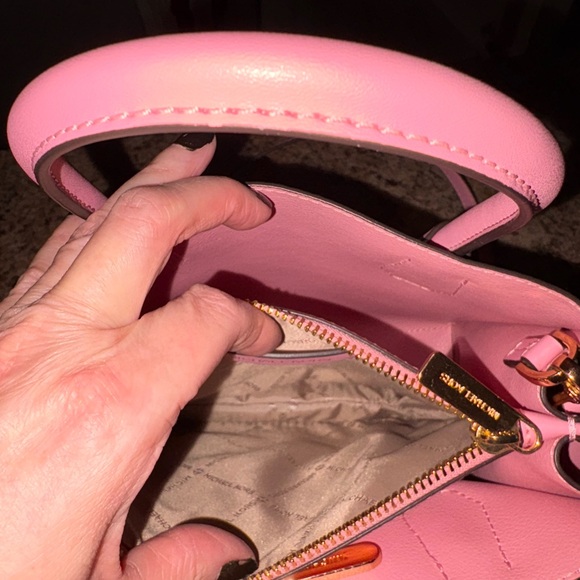 Michael Kors Mercer Pebbled Leather Crossbody bag, in Primrose. - Picture 3 of 5